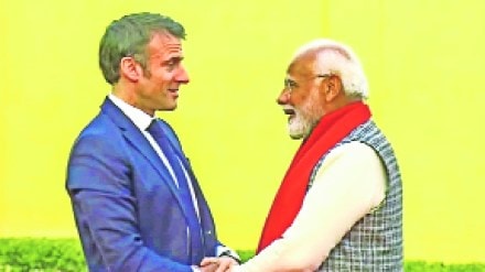 Prime Minister Narendra Modi welcomes French President Emmanuel Macron at the historic Jantar Mantar in Jaipur