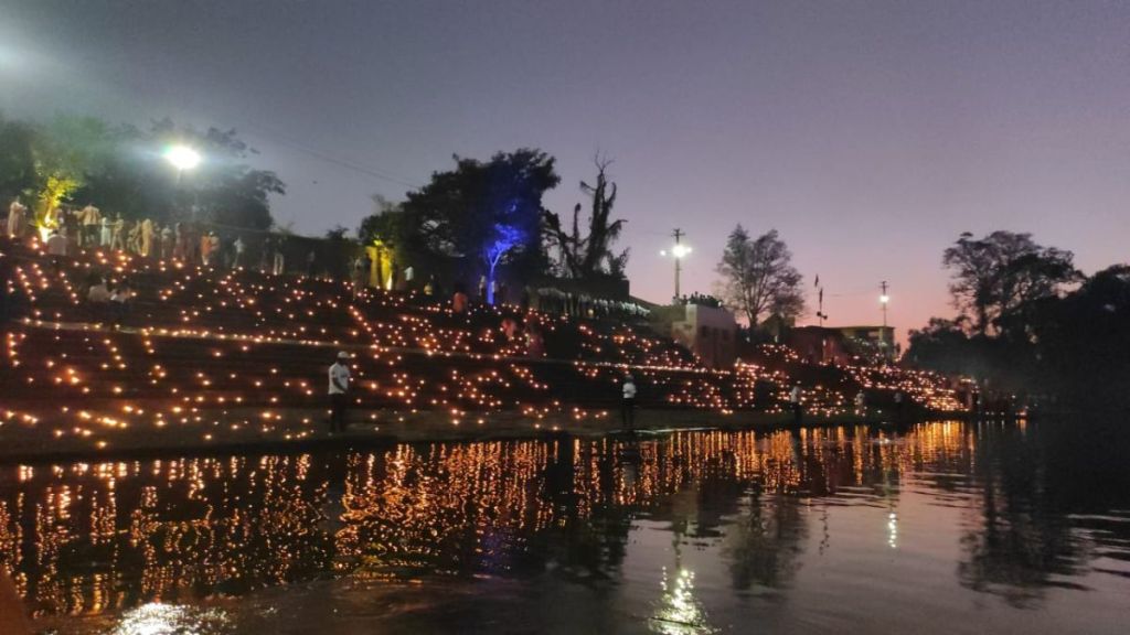 Deep festival at Panchganga river ghat in Kolhapur in the wake of Pranapratistha ceremony in Ayodhya