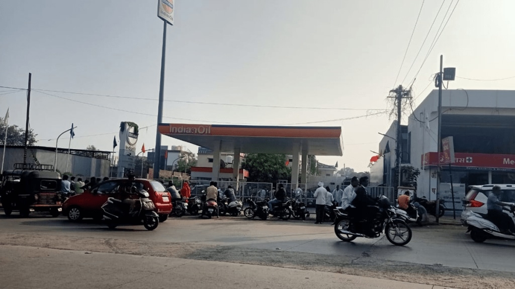 truck drivers protest motorists crowded petrol pump Monday afternoon yavatmal