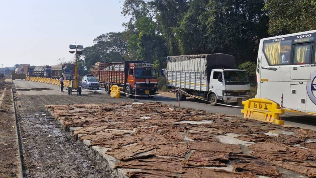 next six months traffic jam in palghar due to concrete roads work on national highways zws 70