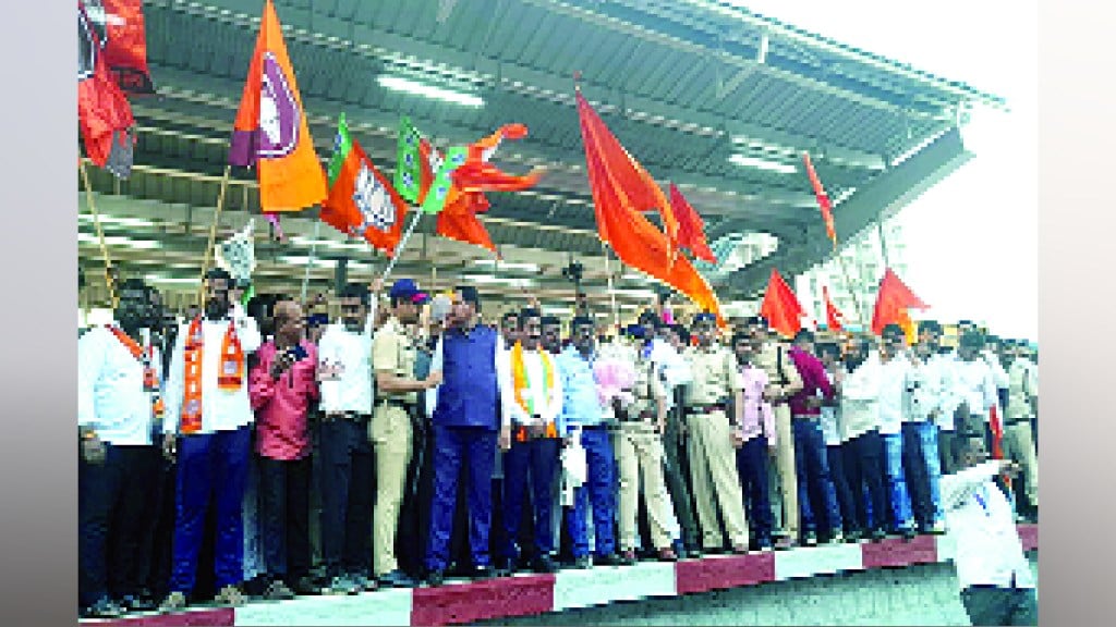 At the inauguration of Digha Gaon station BJP Thackeray group workers raised slogans