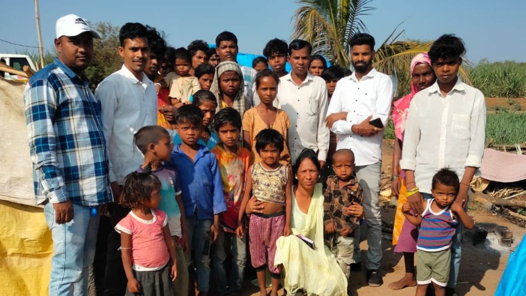 Rescue of sugarcane workers from Mokhada in Satara