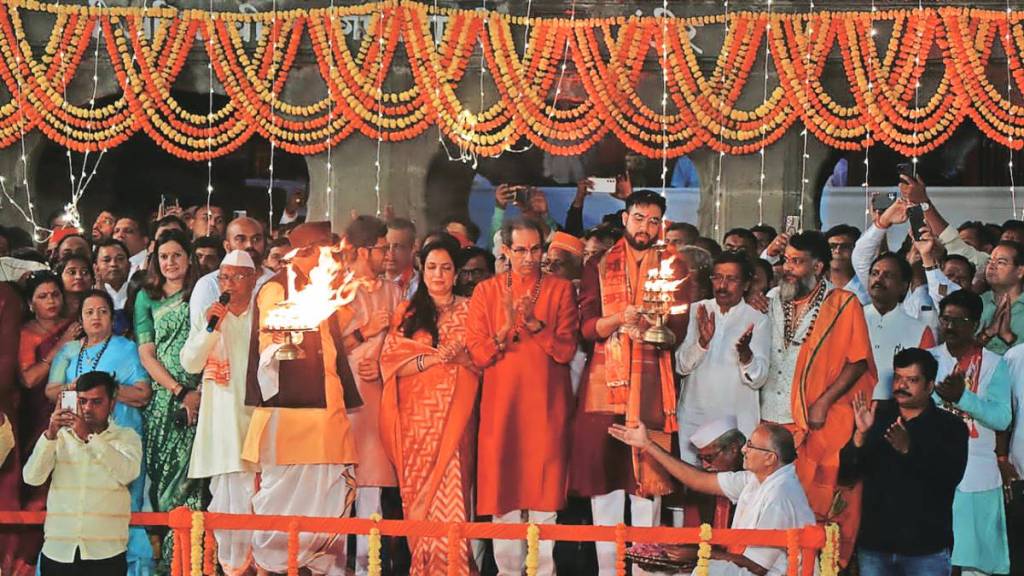 uddhav thackeray perform puja at kalaram mandir in nashik