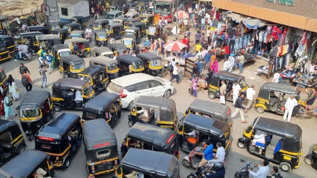 Traffic department prohibits parking of vehicles on 22 roads in Kalyan city