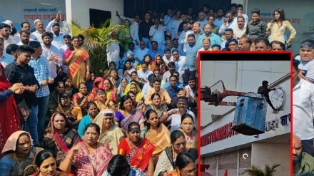 Demonstrations by Sharad Pawar group symbol removed from NCP Congress building Pune news