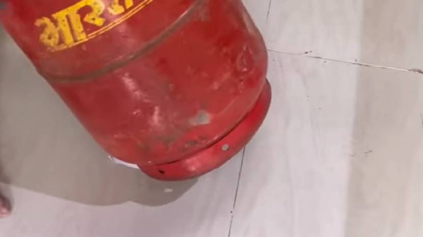 Kitchen Jugaad Stick Bindi Paper On Gas Cylinder