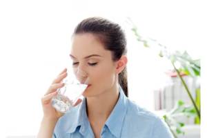 Before or after a meal: When is the right time to drink water?