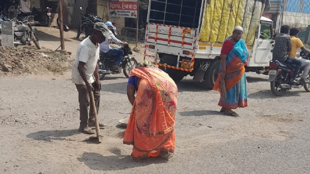 After Thackeraysena agitation in Kolhapur road works started