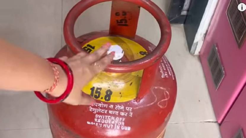 Kitchen Jugaad Stick Bindi Paper On Gas Cylinder