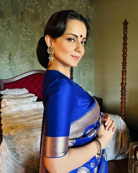 kangana ranaut sadhanaji inspired retro look in blue zari saree see photos