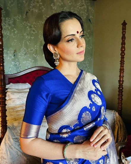 kangana ranaut sadhanaji inspired retro look in blue zari saree see photos