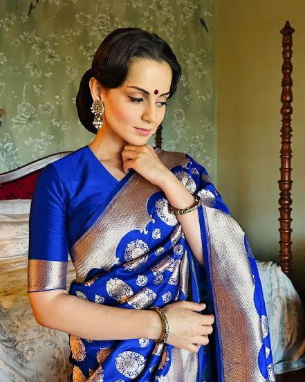 kangana ranaut sadhanaji inspired retro look in blue zari saree see photos