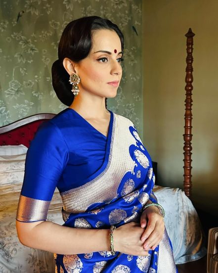 kangana ranaut sadhanaji inspired retro look in blue zari saree see photos