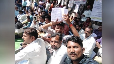 Agitation of contract electricity workers in Nagpur city