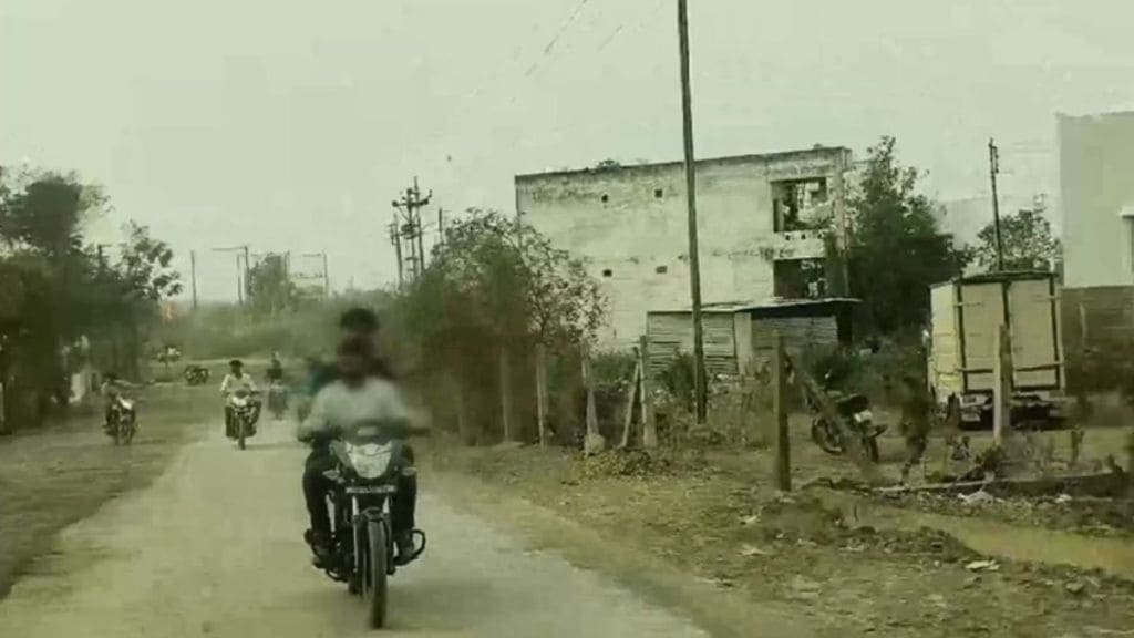 women tehsildars car chased by bikers in jalgaon