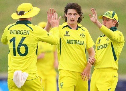 australia's tom straker picks up 6 wickets