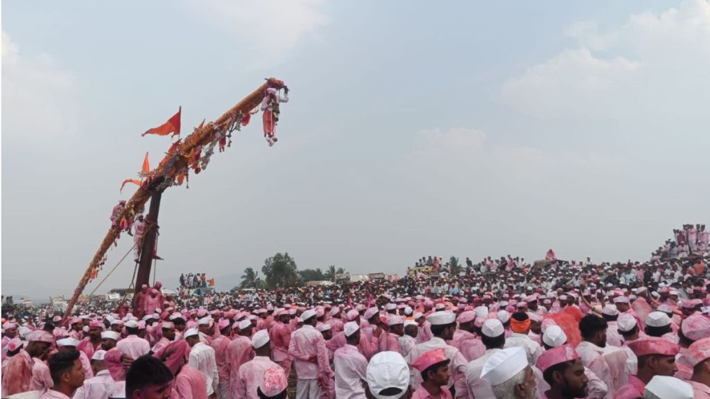 Bagada procession of Bhairavanatha village deity of Bavadhan was carried out with great enthusiasm