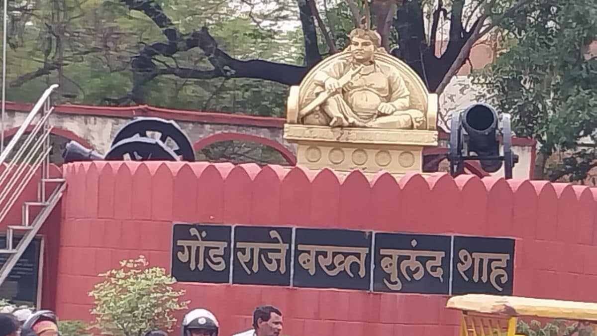 नागपूर नगरीच्या राजाची अजूनही उपेक्षाच! | statue of Gond raje Bakt ...