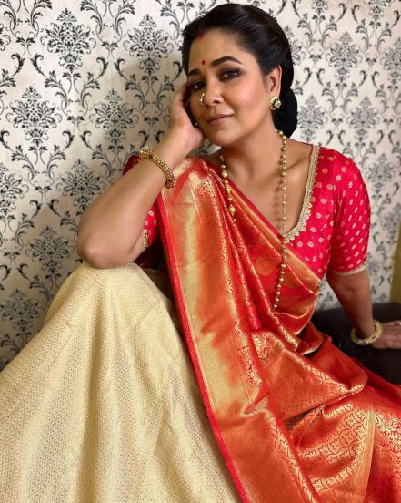 Narayani Shastri 