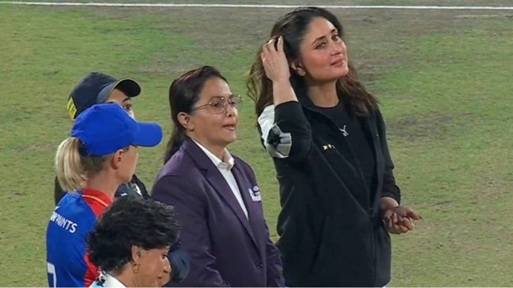 Kareena Kapoor Presents During Toss in DC vs RCB WPL 2024