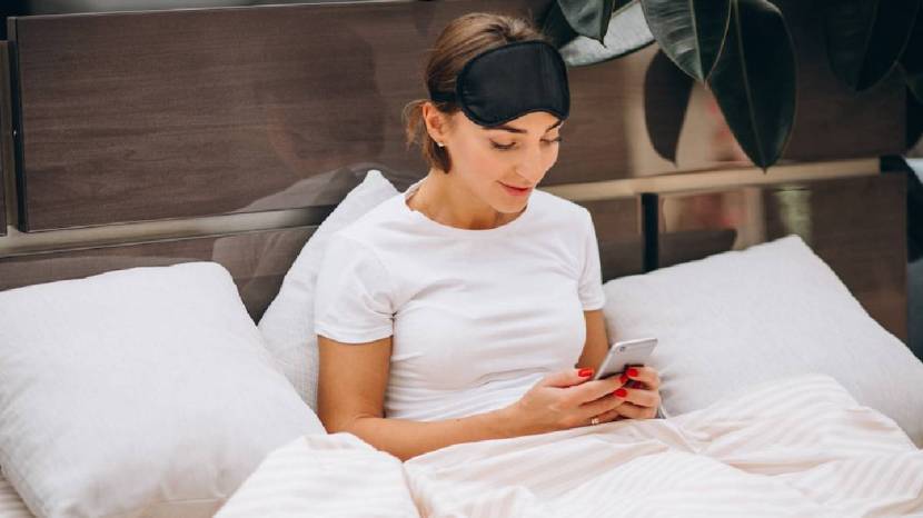 Simple Ways To Reduce Or How To Stop Using Phone Before Bed Read This Five Tricks 