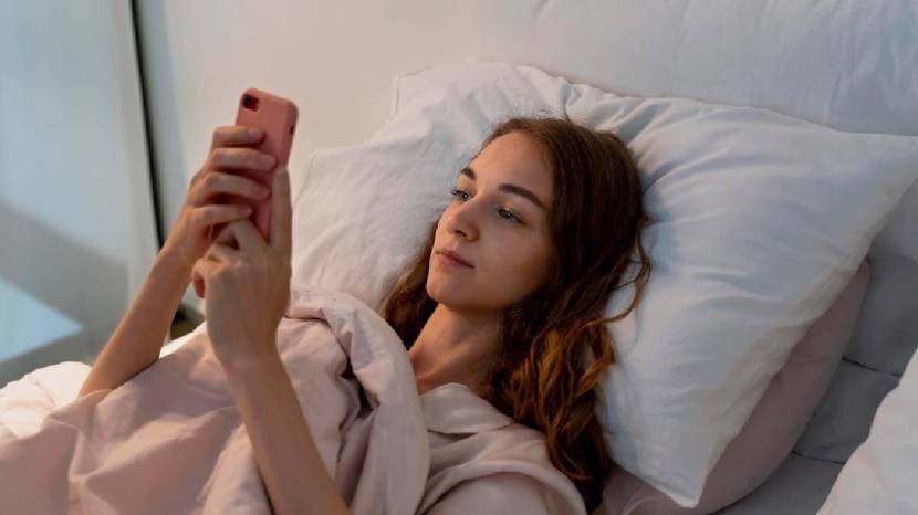 Simple Ways To Reduce Or How To Stop Using Phone Before Bed Read This Five Tricks