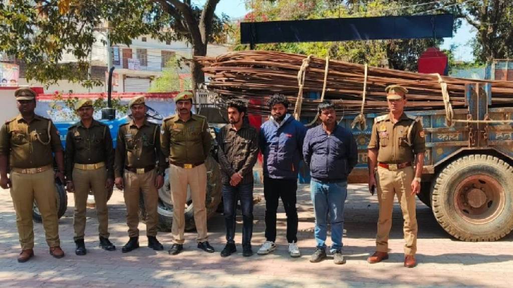 Uttar Pradesh: Three Social Media Influencers Steal Tractor Trolley Containing 45 Quintals of Iron in Bahraich