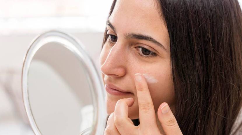 Try the following Simple And Useful remedies to stay away from acne problems in summer