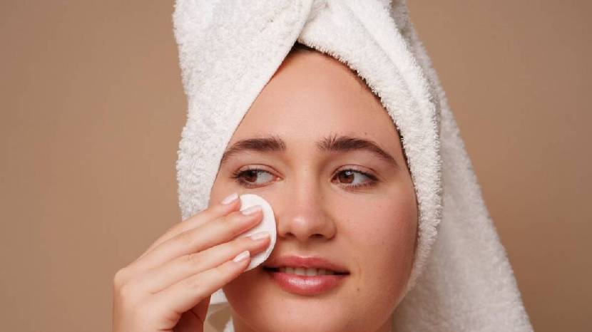 Try the following Simple And Useful remedies to stay away from acne problems in summer