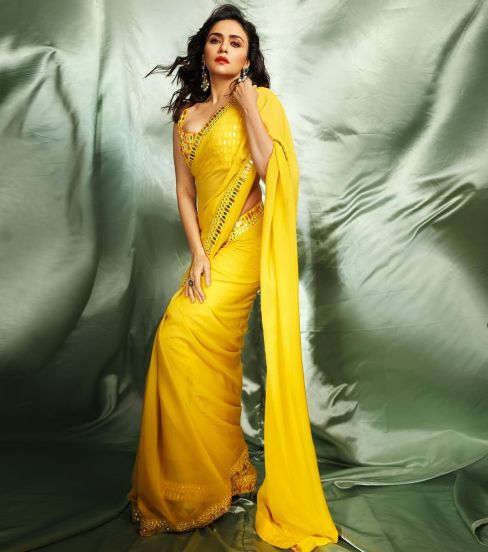 amruta-khanvilkar1