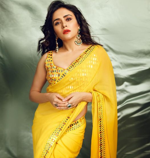 amruta-khanvilkar6