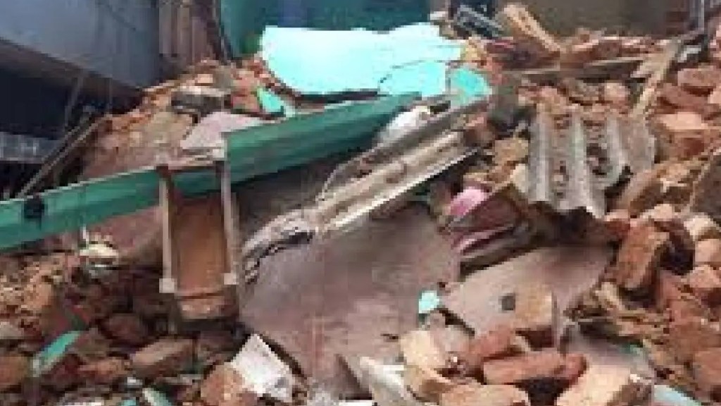 Three killed one injured in building collapse in Borivali mumbai news