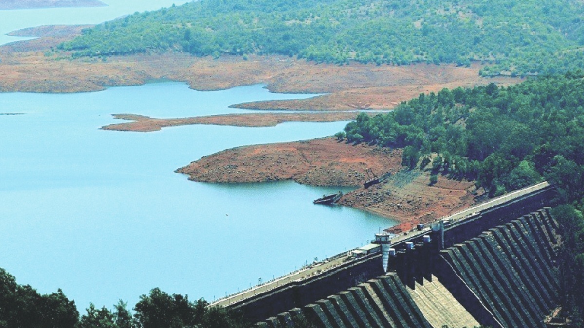 Water stock in Mumbai Dams : मुंबईच्या धरणांत केवळ ३२ टक्के पाणी; फक्त ...