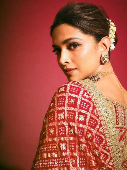 deepika padukone wears bandhani saree at anant ambani pre wedding