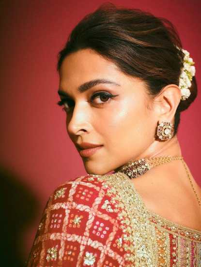 deepika padukone wears bandhani saree at anant ambani pre wedding