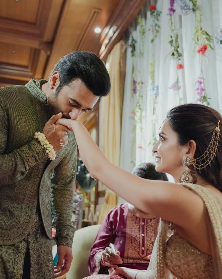 Kriti kharbanda pulkit samrat mehendi photos viral on social media