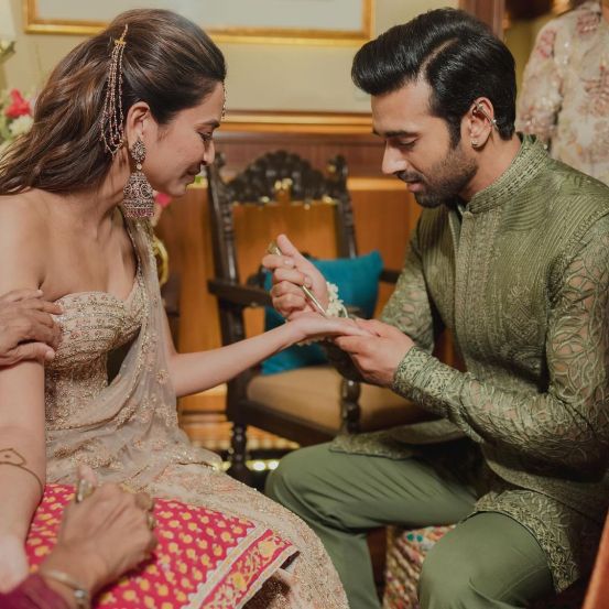 Kriti kharbanda pulkit samrat mehendi photos viral on social media