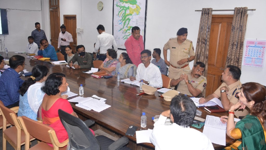 meeting was held in the Shahuji hall of the Collectorate under the chairmanship of Rupali Chakankar