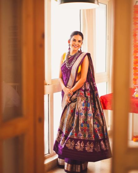 Mitali Mayekar golden designer saree and purple sleevless blouse look photos viral dvr 99