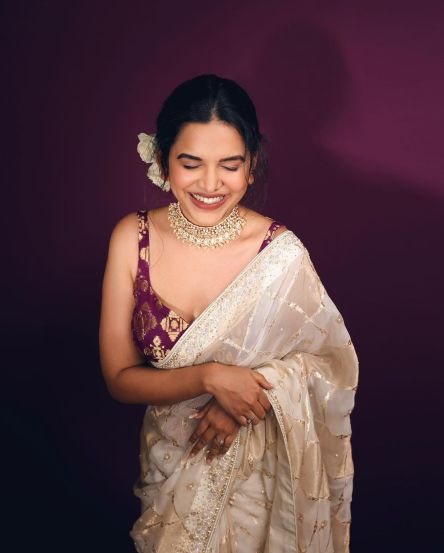 Mitali Mayekar golden designer saree and purple sleevless blouse look photos viral dvr 99