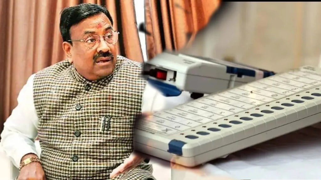 bjp leader sudhir mungantiwar express displeasure after journalists ask questions over evm tampering