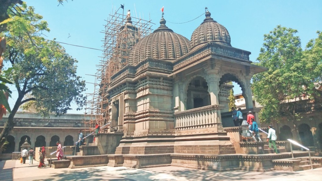 after uddhav thackeray s visit political leaders rush to visit shree kalaram mandir zws 70