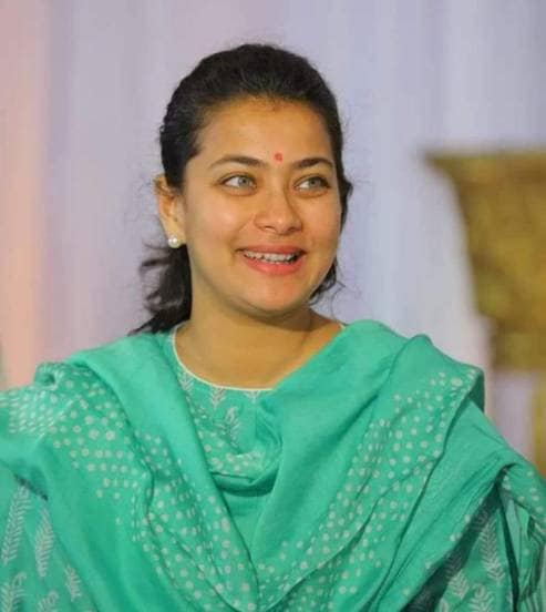 praniti shinde solapur lok sabha candidate _ 6