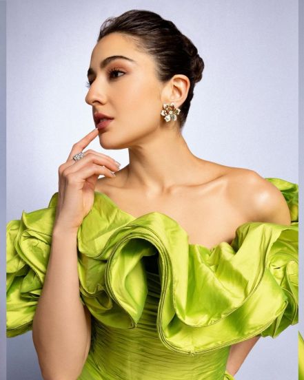 Sara ali khan flaunts in lime green off shoulder slit dress for Murder Mubarak promotions