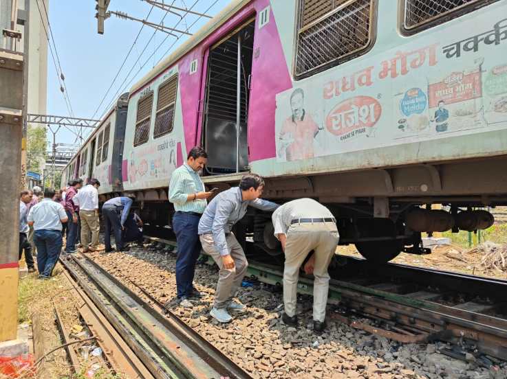 mumbai local train derailed