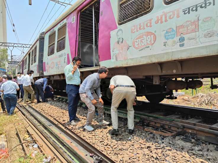 mumbai local train derailed