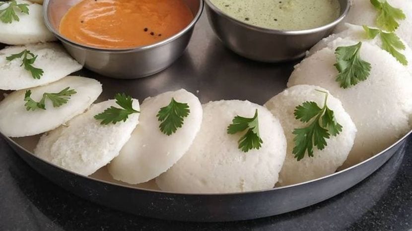 soft fluffy and puffy idli