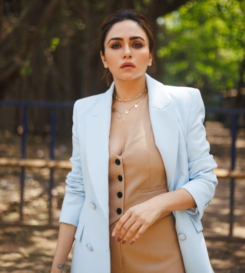 Amruta Khanvilkar Sister Aditi Photos