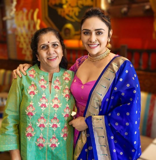 Amruta Khanvilkar Sister Aditi Photos