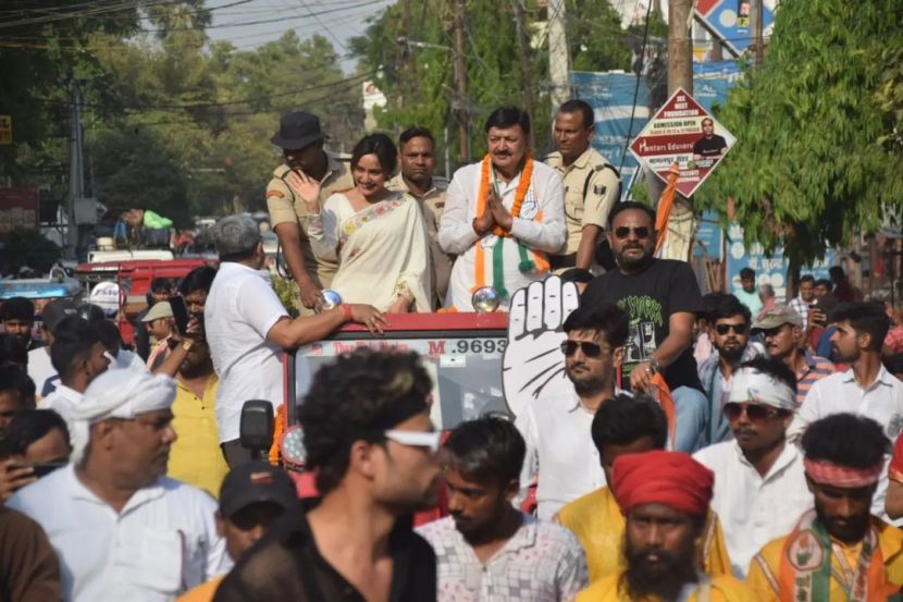 Bollywood Actress Neha sharma campaign in Bhagalpur 1